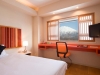 m_hotel_bedroom2_210515_medium