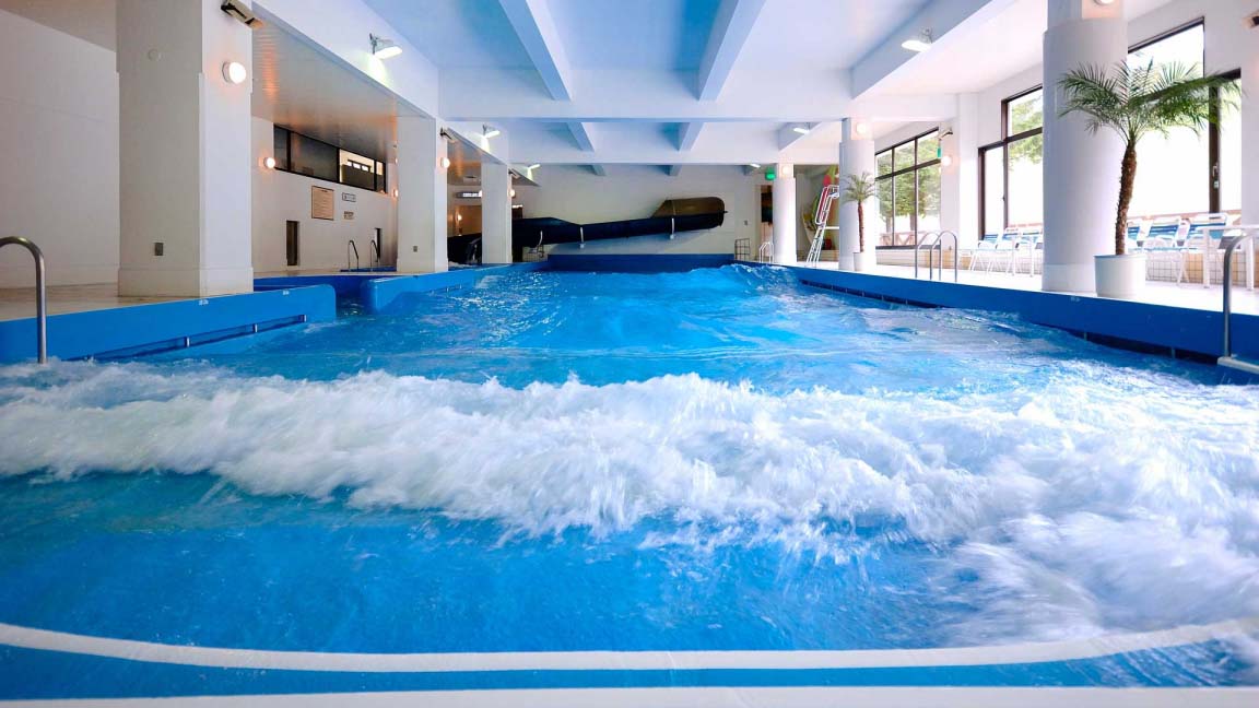 rusutsu_north_and_south_wing_rusutsu-resort-north-south-wave-pool_080515_medium