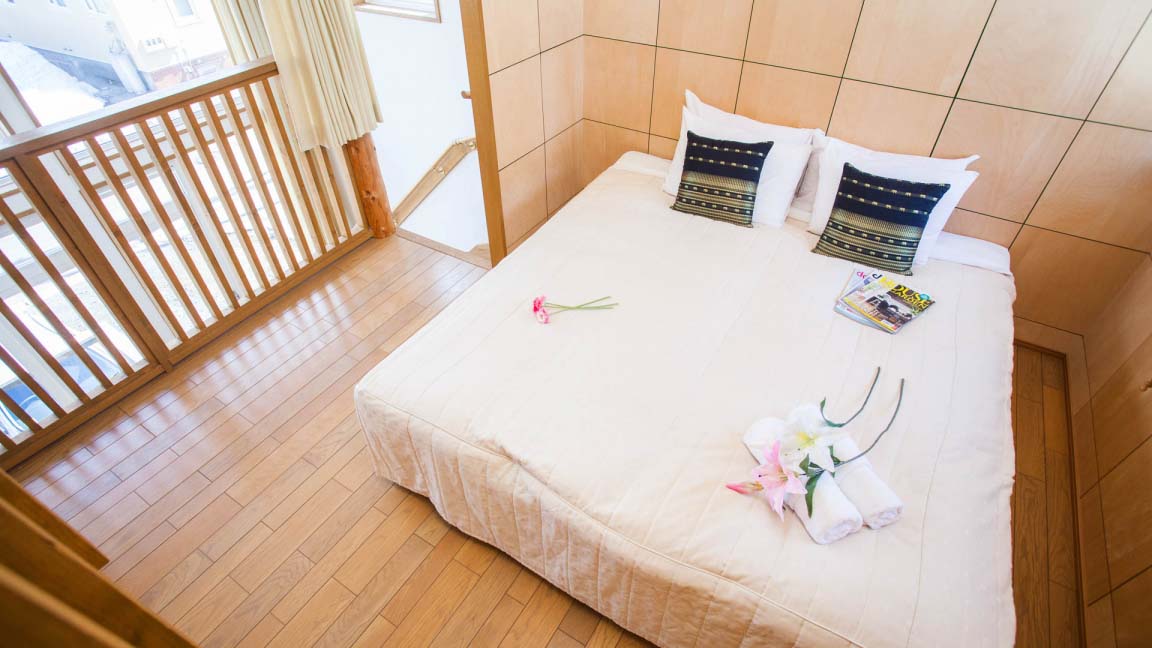 yotei_cottage_bedroom_loft_190515_medium