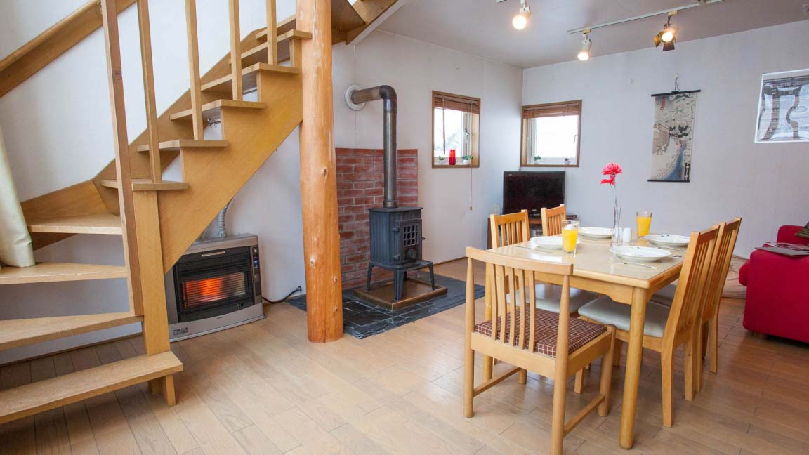 yotei_cottage_dining_stairs_190515_medium