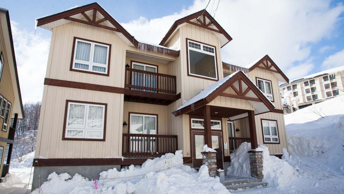 niseko_alpine_apartments_exterior_day_190515_medium