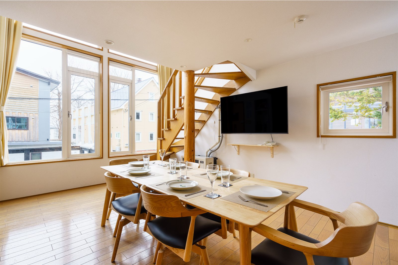 web-2425-properties-yoteicottage-004_compressed