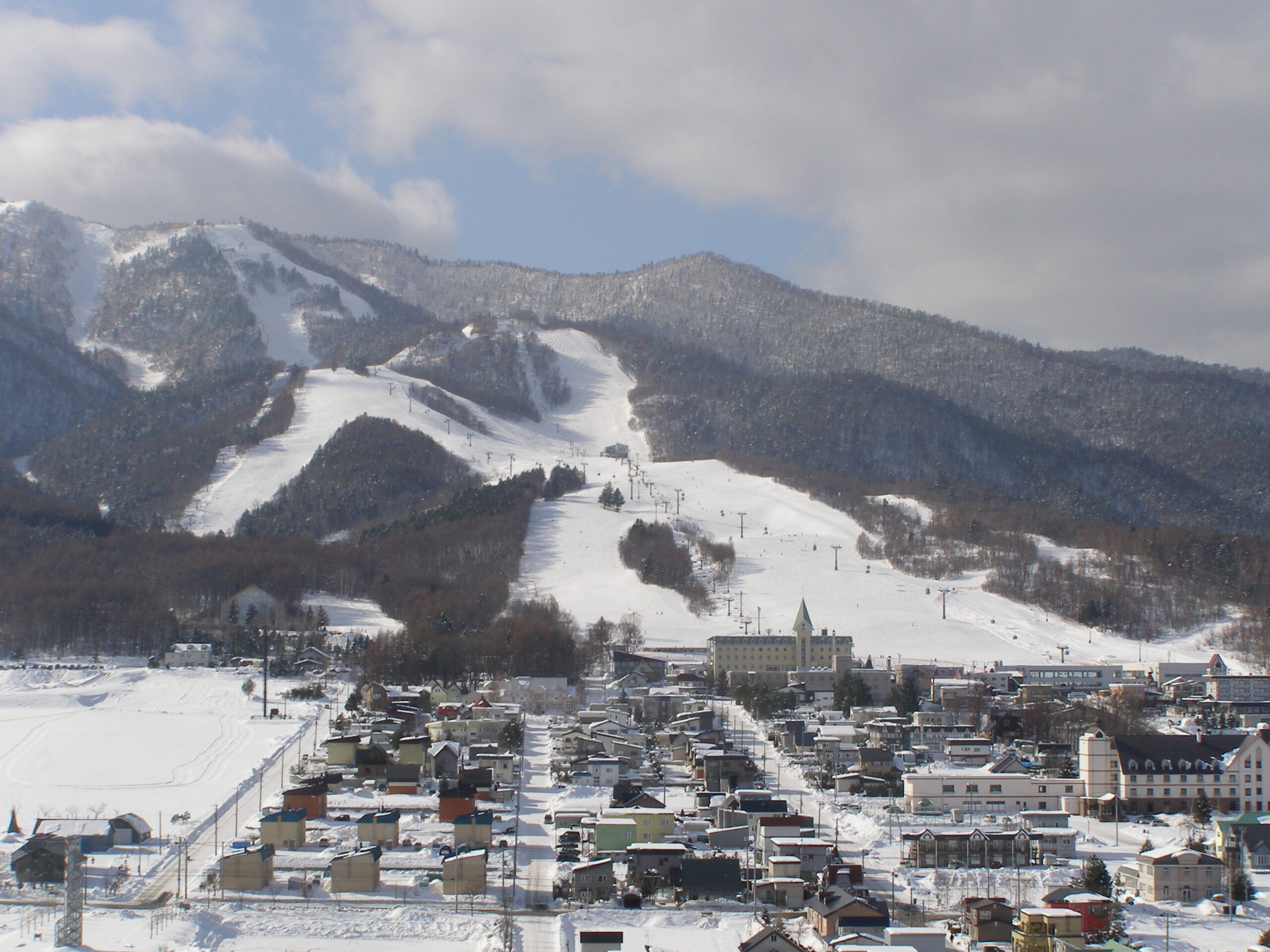 OLYMPUS DIGITAL CAMERA An aerial view of Hirafu village covered in snow and a layer of fog